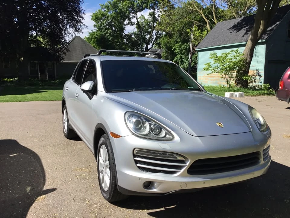 2011 Porsche 958 Cayenne S - Image 2 of 11