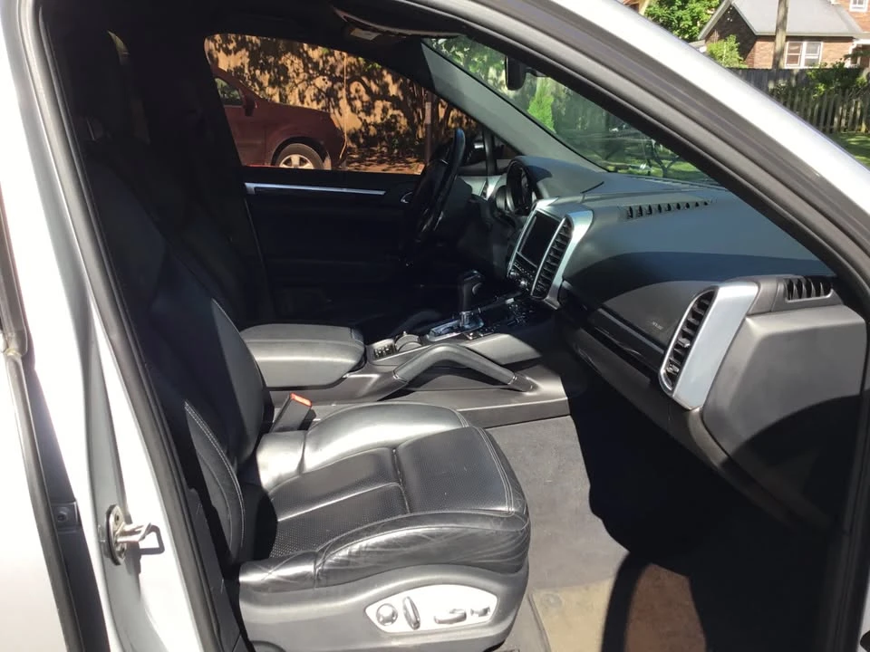 2011 Porsche 958 Cayenne S - Image 9 of 11