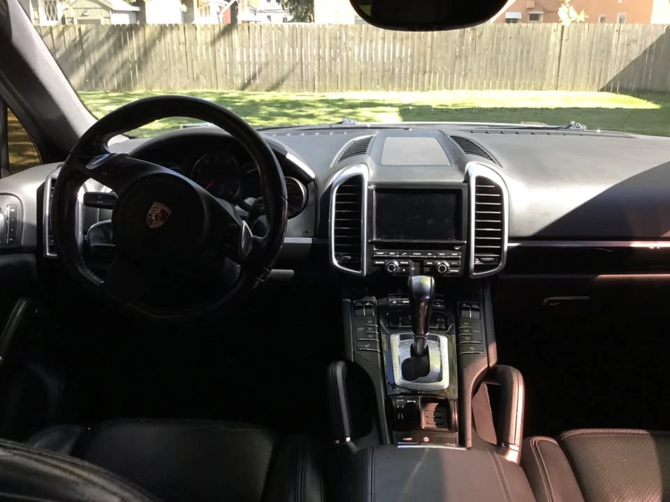 2011 Porsche 958 Cayenne S - Image 8 of 11