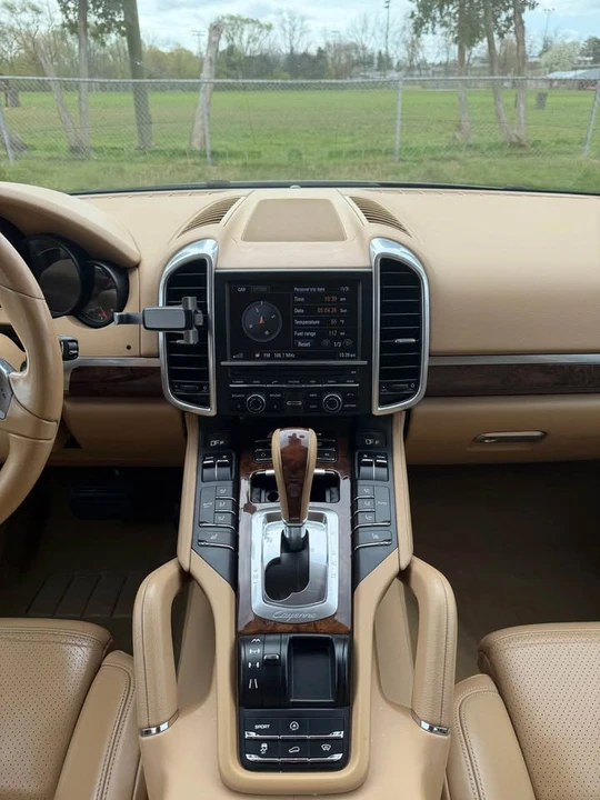 2011 Porsche 958 Cayenne S - Image 11 of 13