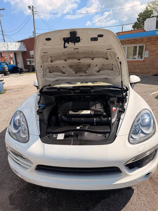 2011 Porsche 958 Cayenne S - Image 10 of 12