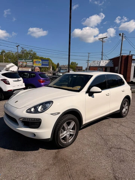 2011 Porsche 958 Cayenne S - Image 2 of 12
