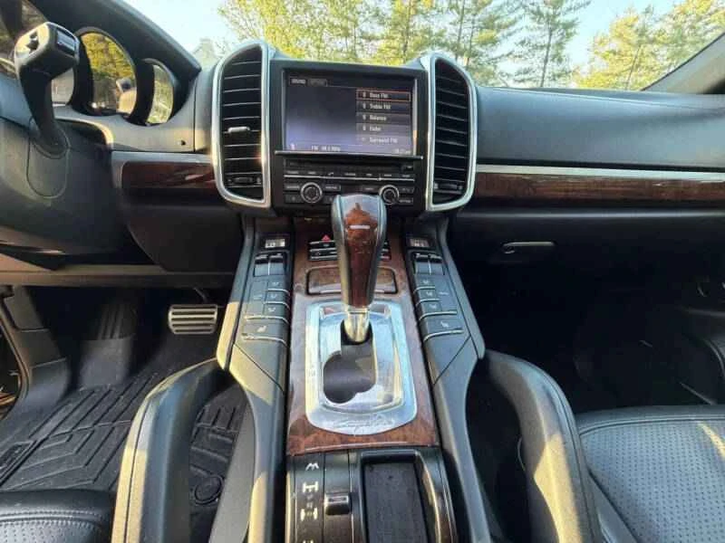 2011 Porsche 958 Cayenne S - Image 11 of 18