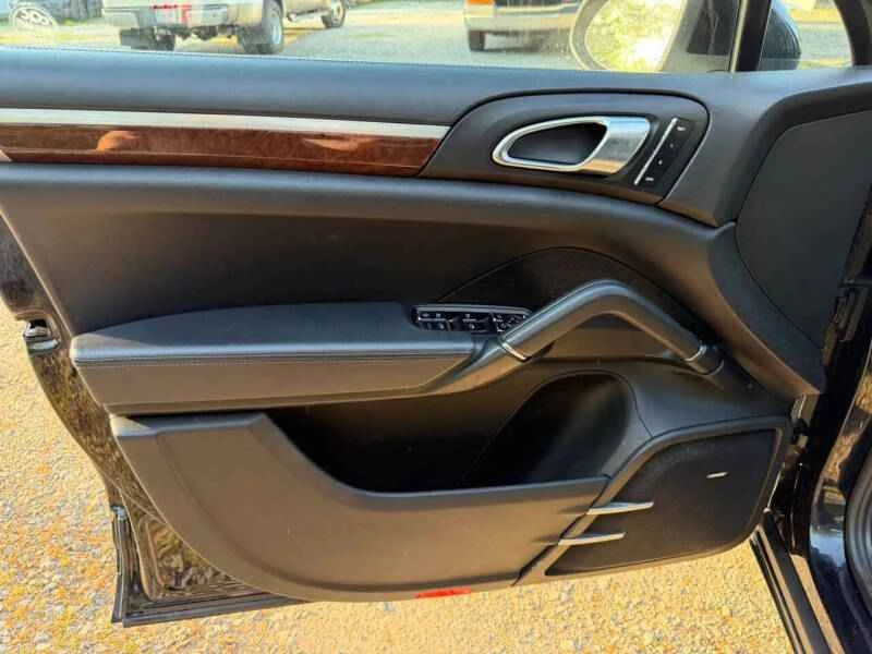 2011 Porsche 958 Cayenne S - Image 8 of 18