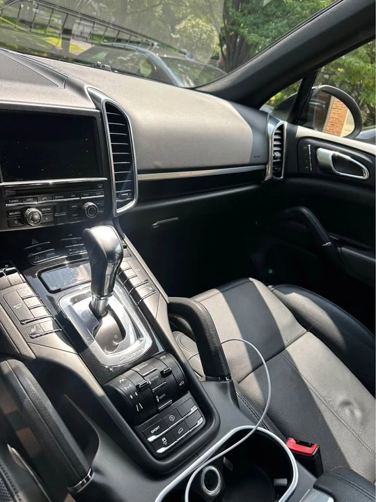 2011 Porsche 958 Cayenne S - Image 6 of 9