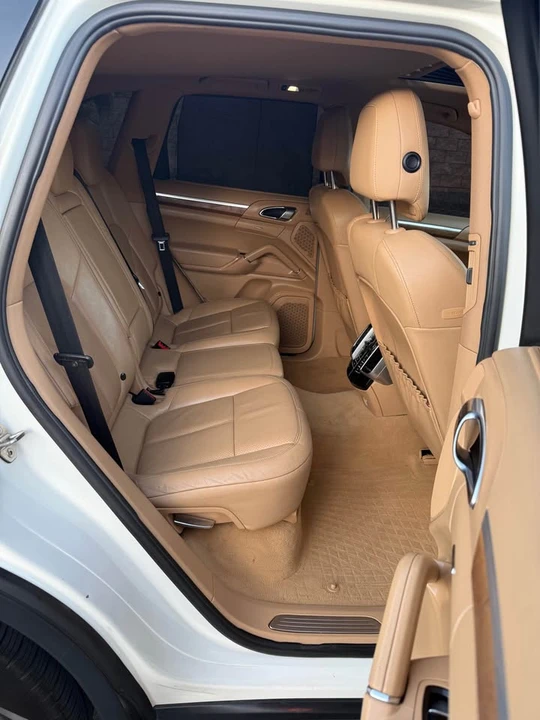 2011 Porsche 958 Cayenne S - Image 13 of 17