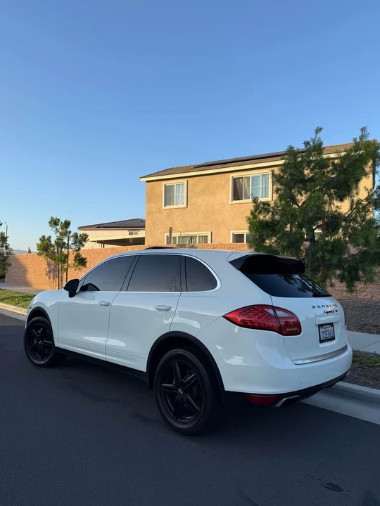 2011 Porsche 958 Cayenne S - Image 5 of 17