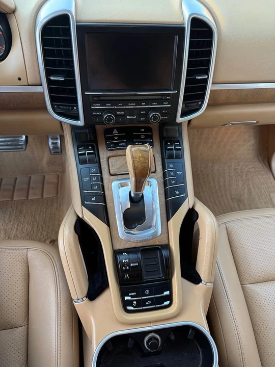 2011 Porsche 958 Cayenne S - Image 8 of 17