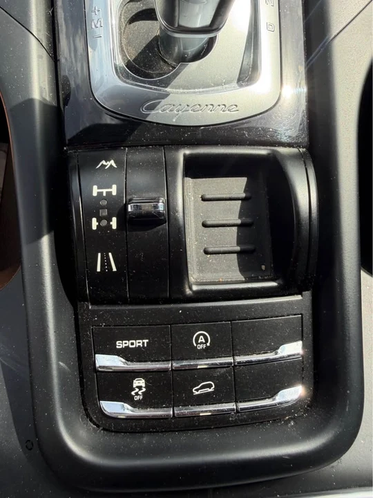 2011 Porsche 958 Cayenne S - Image 7 of 9