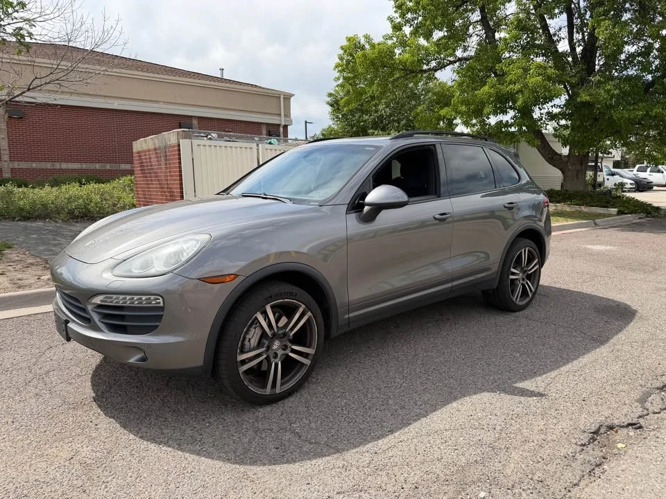 2011 Porsche 958 Cayenne S - Image 2 of 9