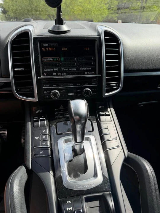 2011 Porsche 958 Cayenne S - Image 8 of 9