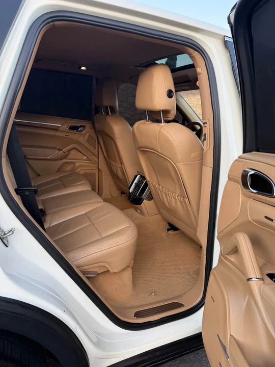 2011 Porsche 958 Cayenne S - Image 14 of 17