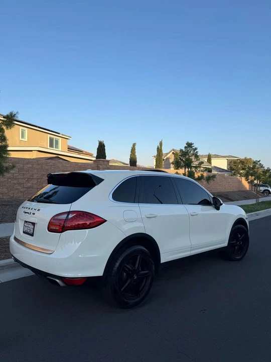 2011 Porsche 958 Cayenne S - Image 2 of 17