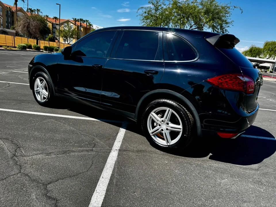 2011 Porsche 958 Cayenne S - Image 3 of 11