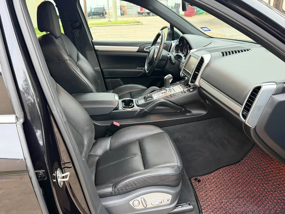 2011 Porsche 958 Cayenne S - Image 12 of 17