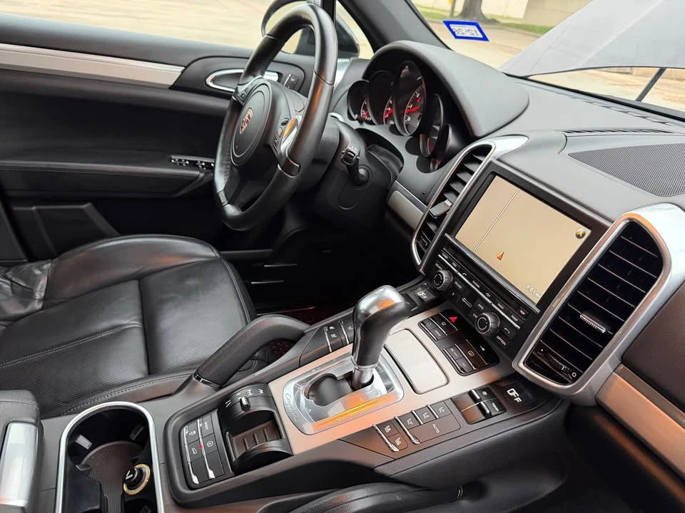 2011 Porsche 958 Cayenne S - Image 11 of 17