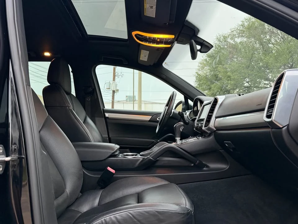 2011 Porsche 958 Cayenne S - Image 13 of 17