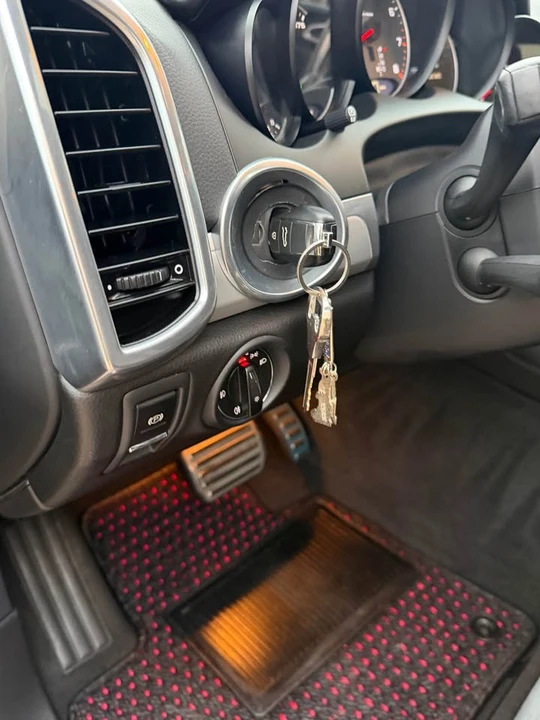 2011 Porsche 958 Cayenne S - Image 8 of 17