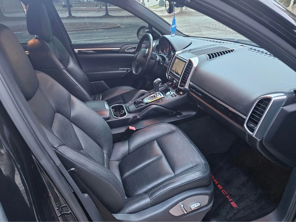 2011 Porsche 958 Cayenne S - Image 9 of 13