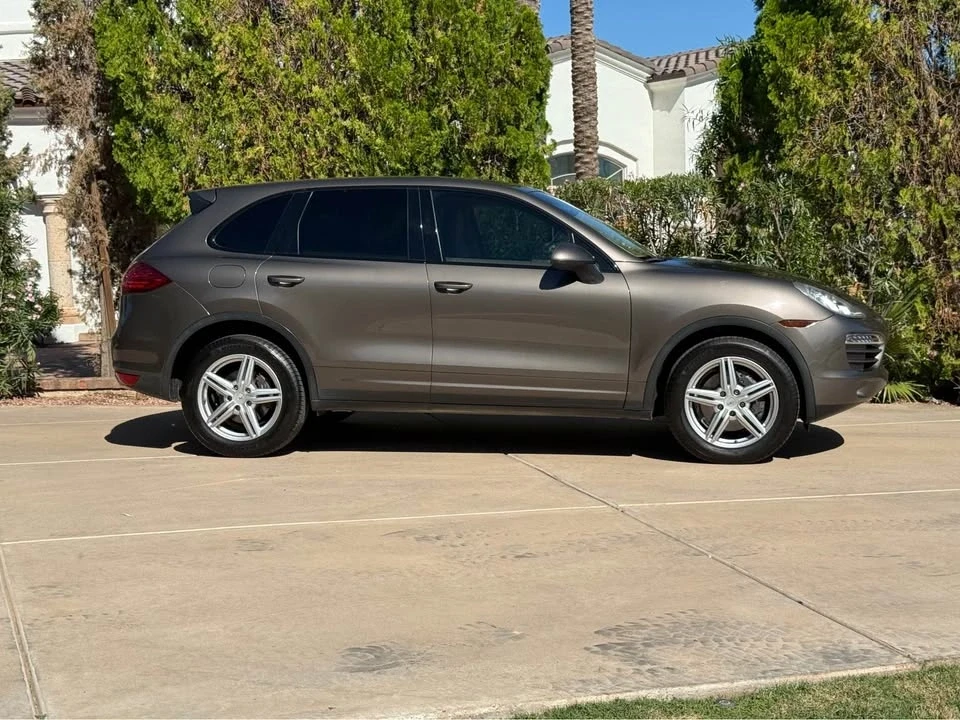 2011 Porsche 958 Cayenne - Image 2 of 16