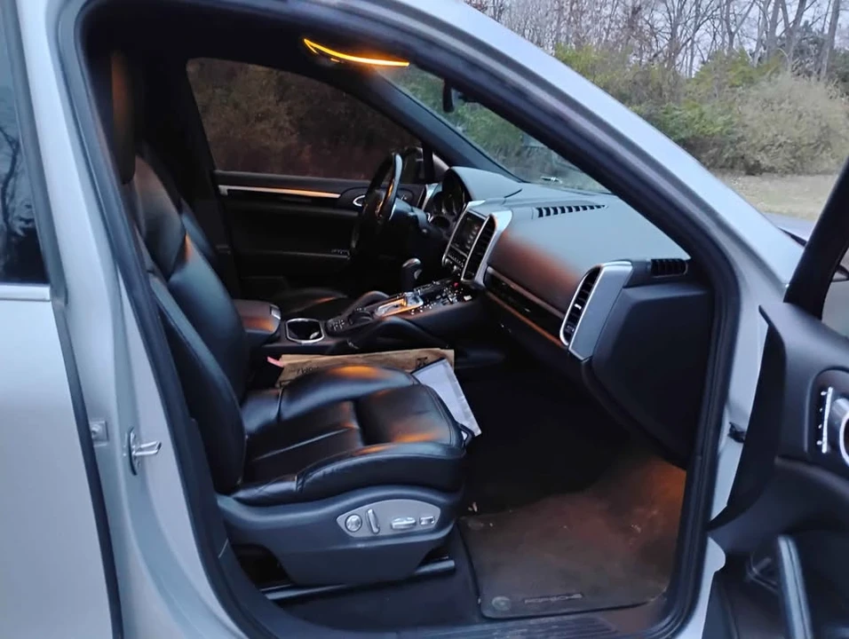 2011 Porsche 958 Cayenne - Image 10 of 15