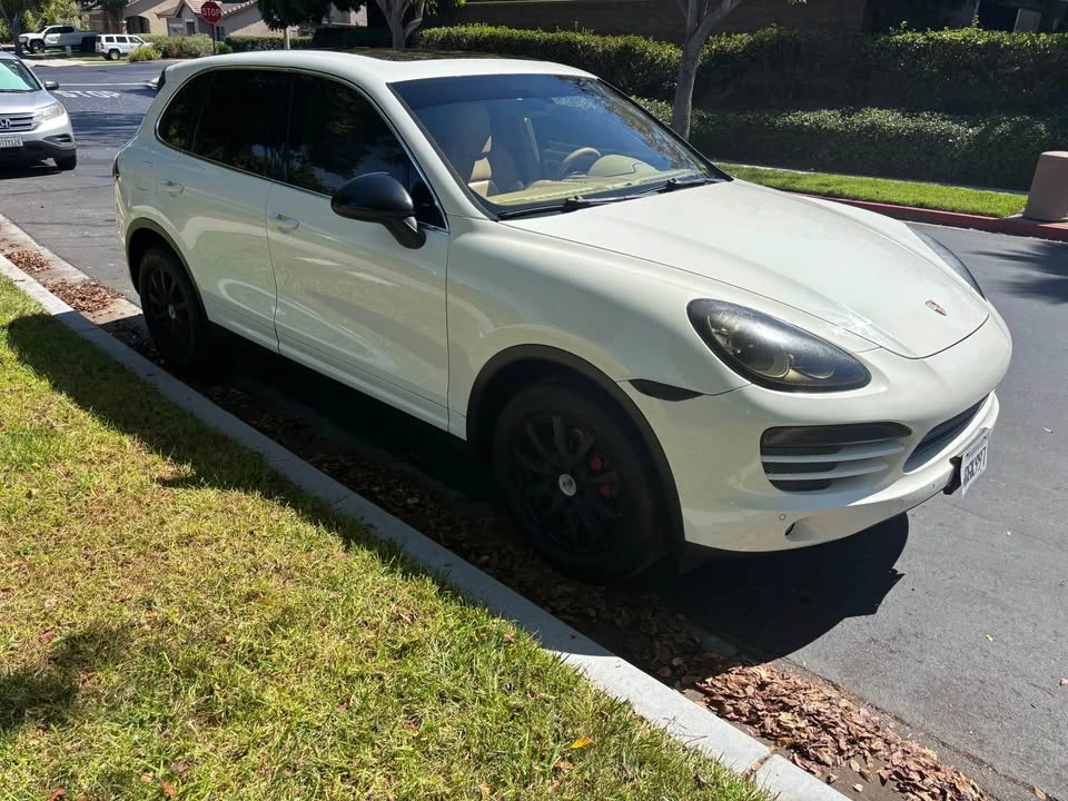 2011 Porsche 958 Cayenne - Image 2 of 13