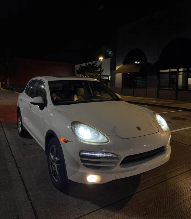 2011 Porsche 958 Cayenne - Image 2 of 12