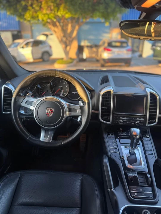 2011 Porsche 958 Cayenne - Image 2 of 13