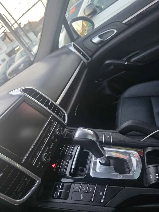 2011 Porsche 958 Cayenne S - Image 13 of 20