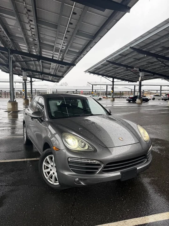 2011 Porsche 958 Cayenne - Image 2 of 16