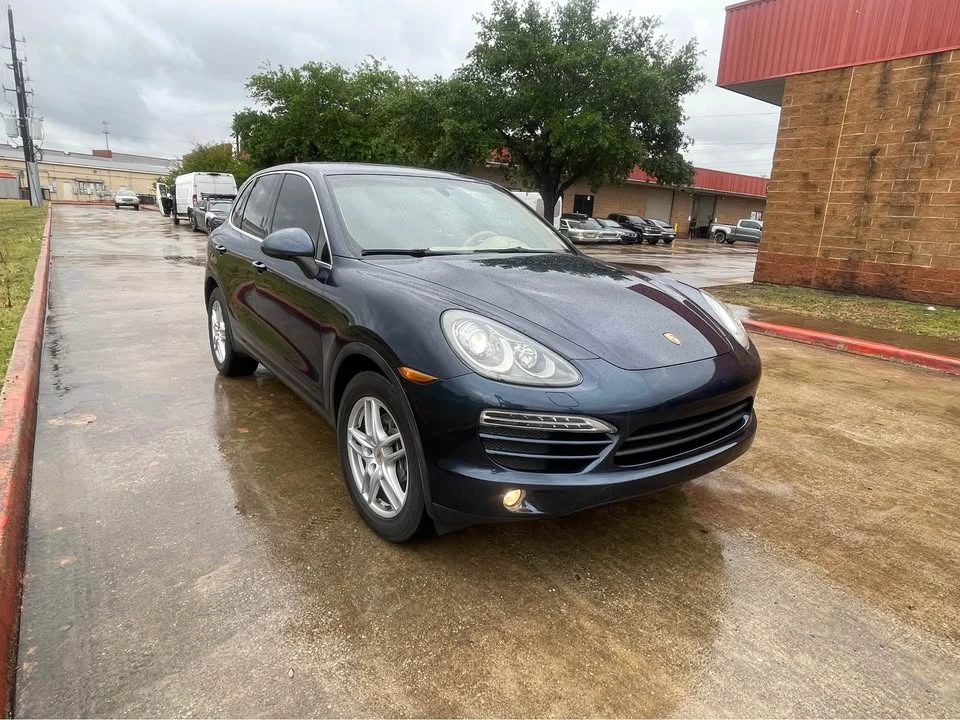 2011 Porsche 958 Cayenne - Image 2 of 18