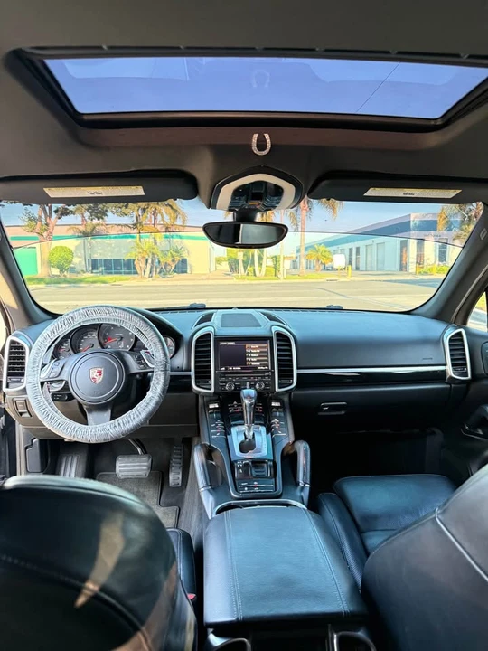 2011 Porsche 958 Cayenne - Image 13 of 18