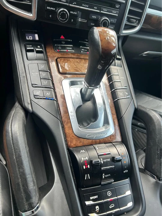 2011 Porsche 958 Cayenne Turbo - Image 10 of 12