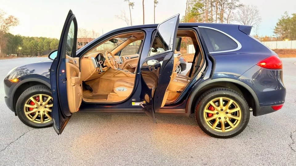 2011 Porsche 958 Cayenne - Image 12 of 20