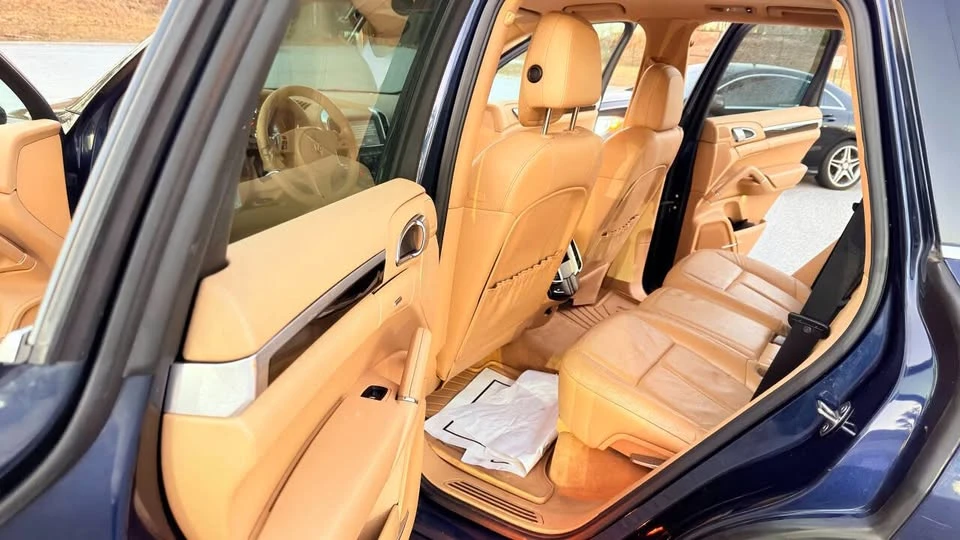 2011 Porsche 958 Cayenne - Image 10 of 20