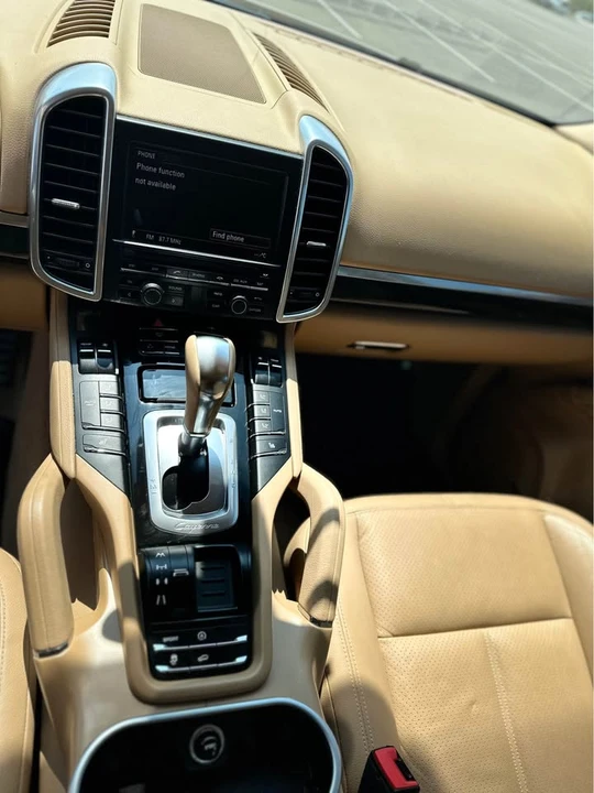 2011 Porsche 958 Cayenne - Image 12 of 17
