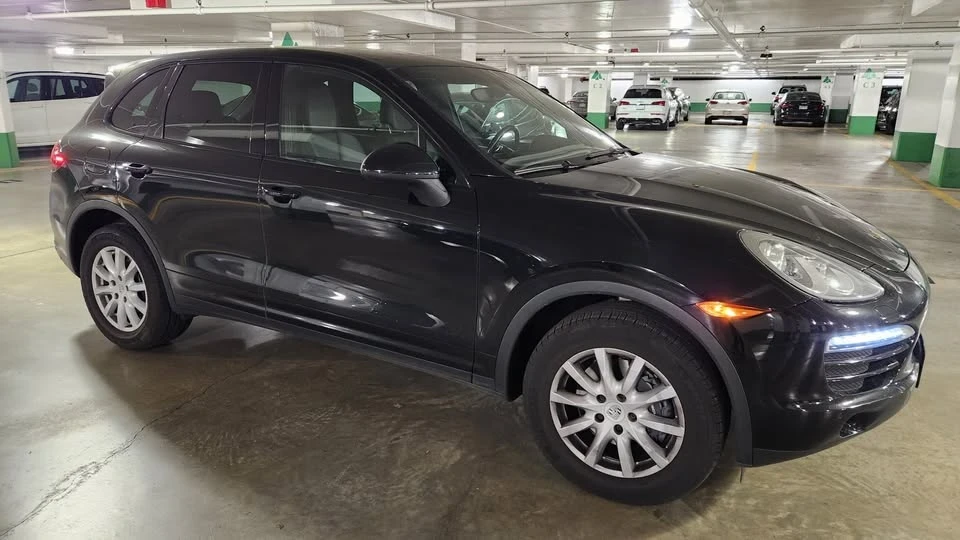 2011 Porsche 958 Cayenne - Image 2 of 13
