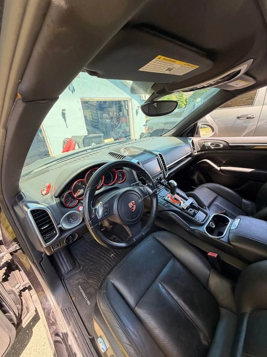 2011 Porsche 958 Cayenne - Image 2 of 4