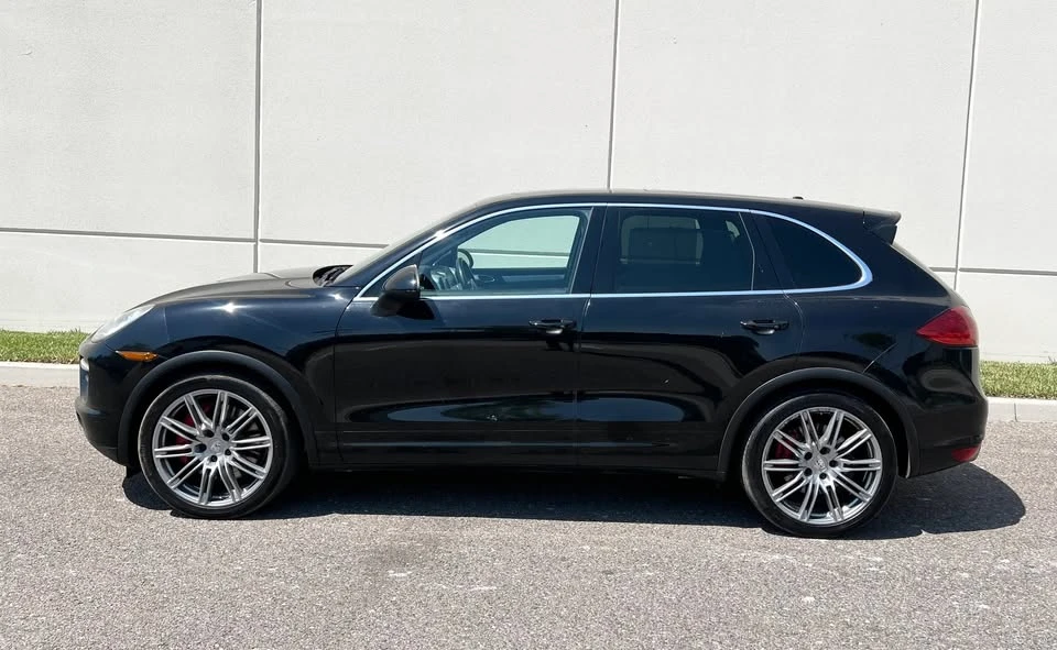 2011 Porsche 958 Cayenne GTS - Image 2 of 8