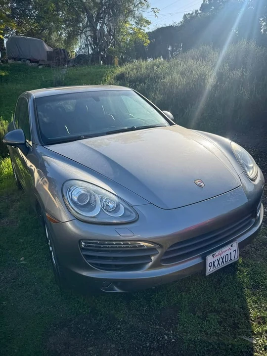 2011 Porsche 958 Cayenne - Image 2 of 14