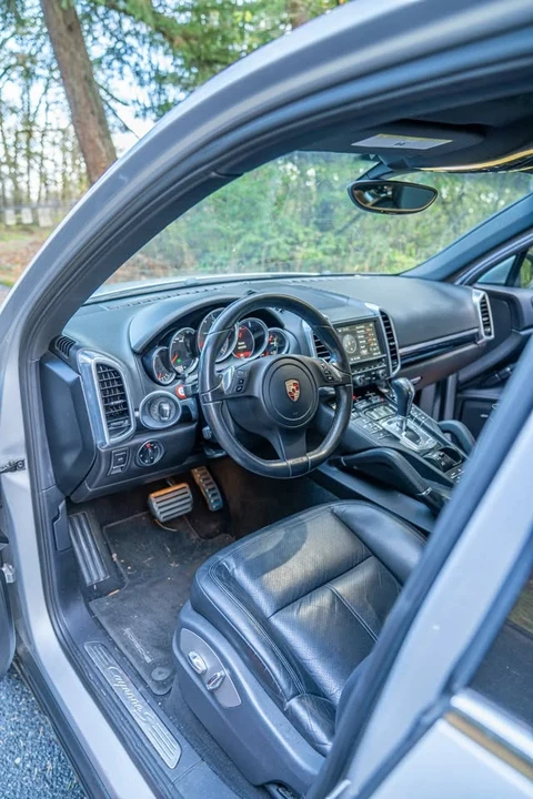 2011 Porsche 958 Cayenne S - Image 9 of 12