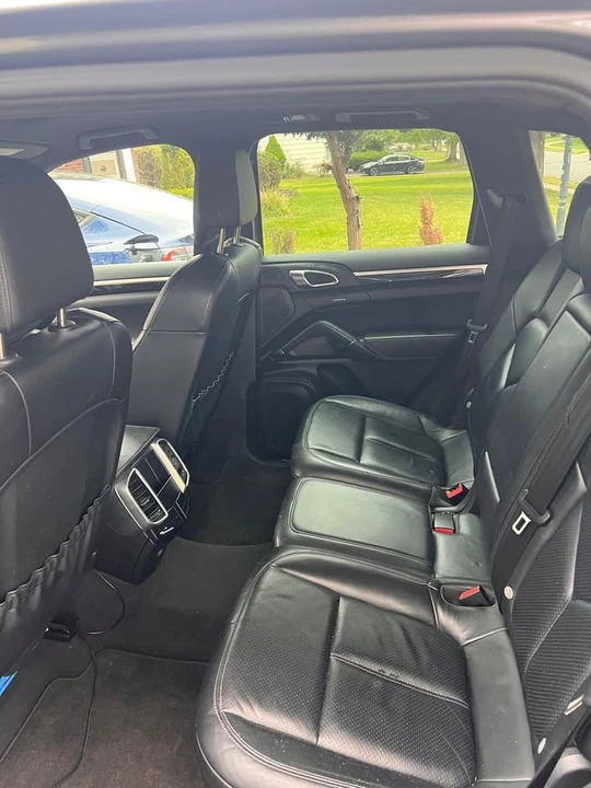 2011 Porsche 958 Cayenne S - Image 9 of 11
