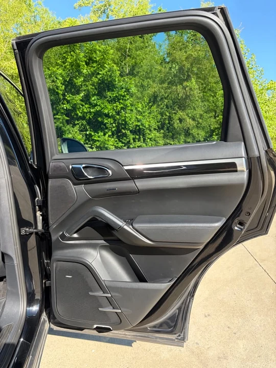 2011 Porsche 958 Cayenne S - Image 10 of 19