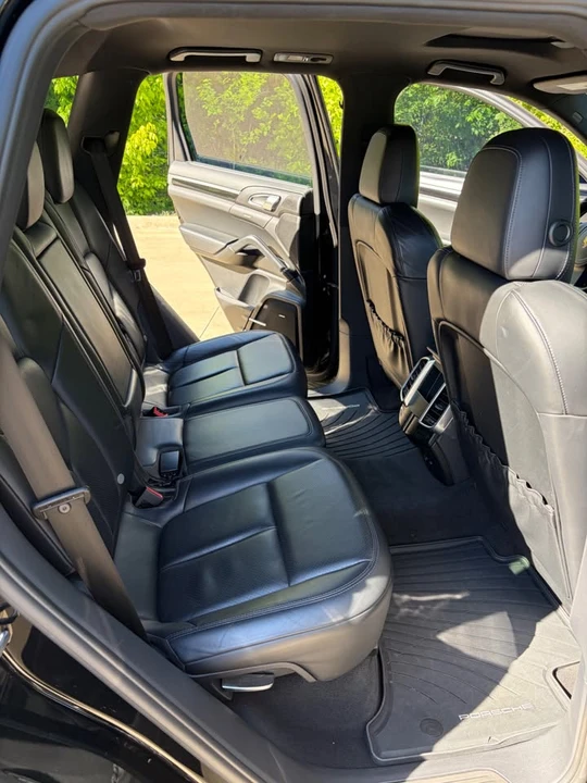 2011 Porsche 958 Cayenne S - Image 11 of 19