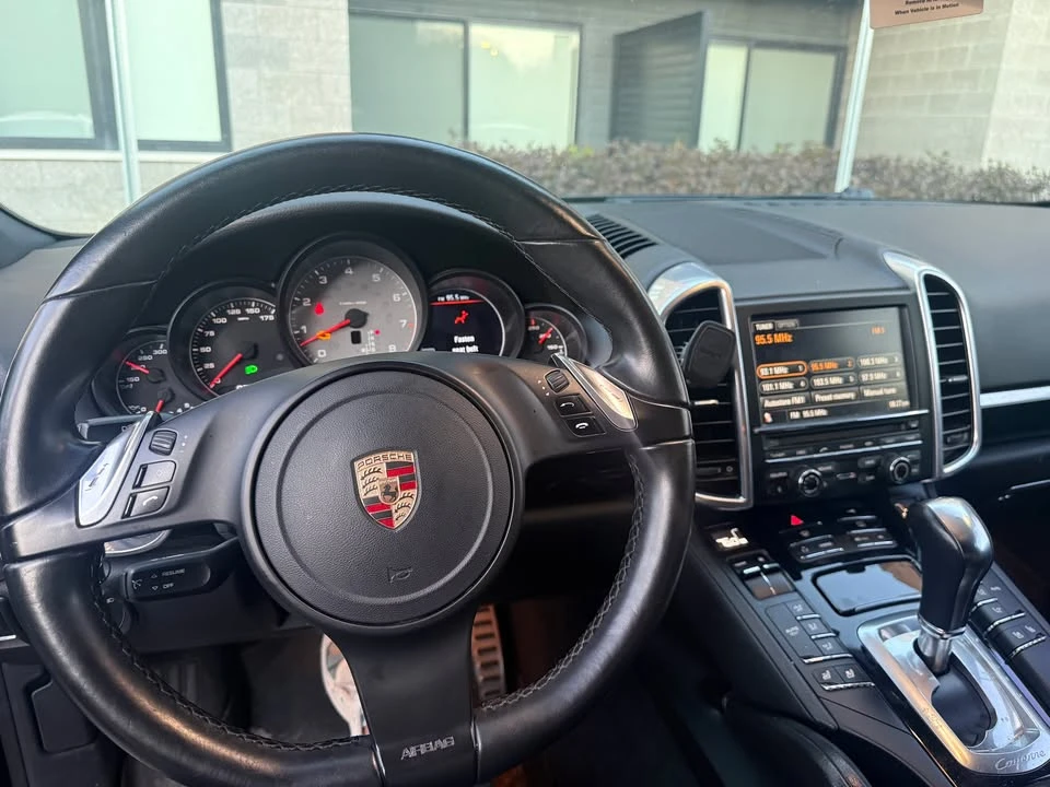2011 Porsche 958 Cayenne S - Image 7 of 9