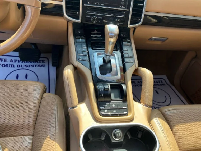 2011 Porsche 958 Cayenne - Image 13 of 20