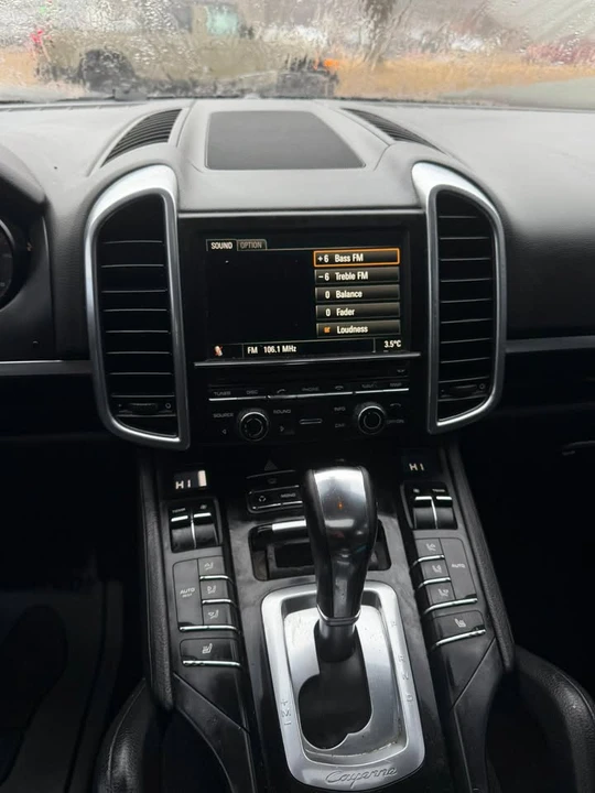 2011 Porsche 958 Cayenne - Image 9 of 10