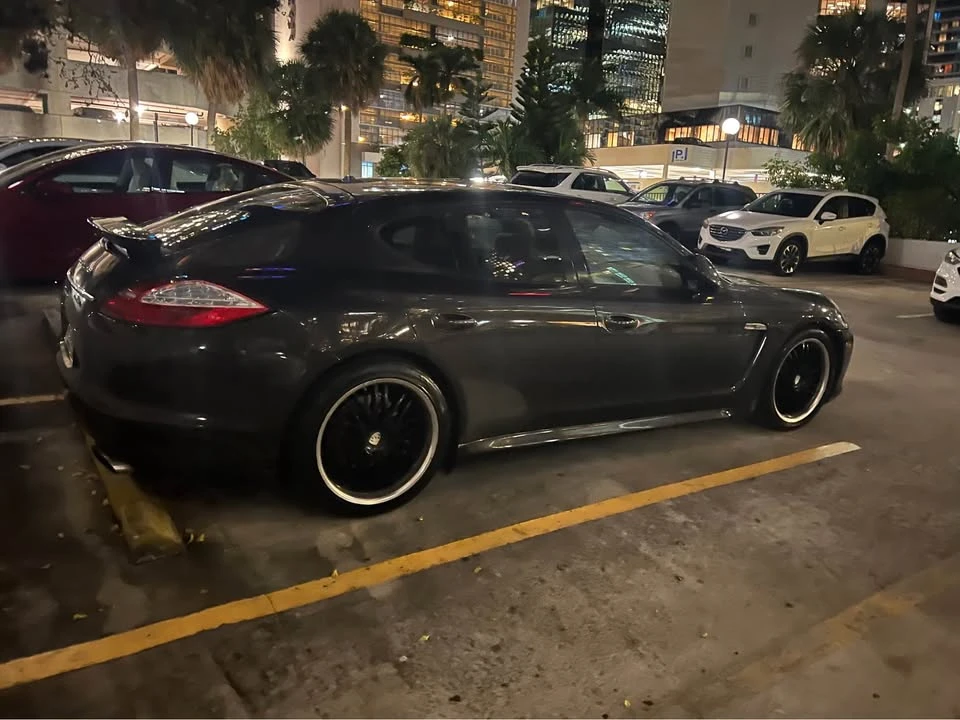 2011 Porsche 970 Panamera 4S - Image 4 of 8