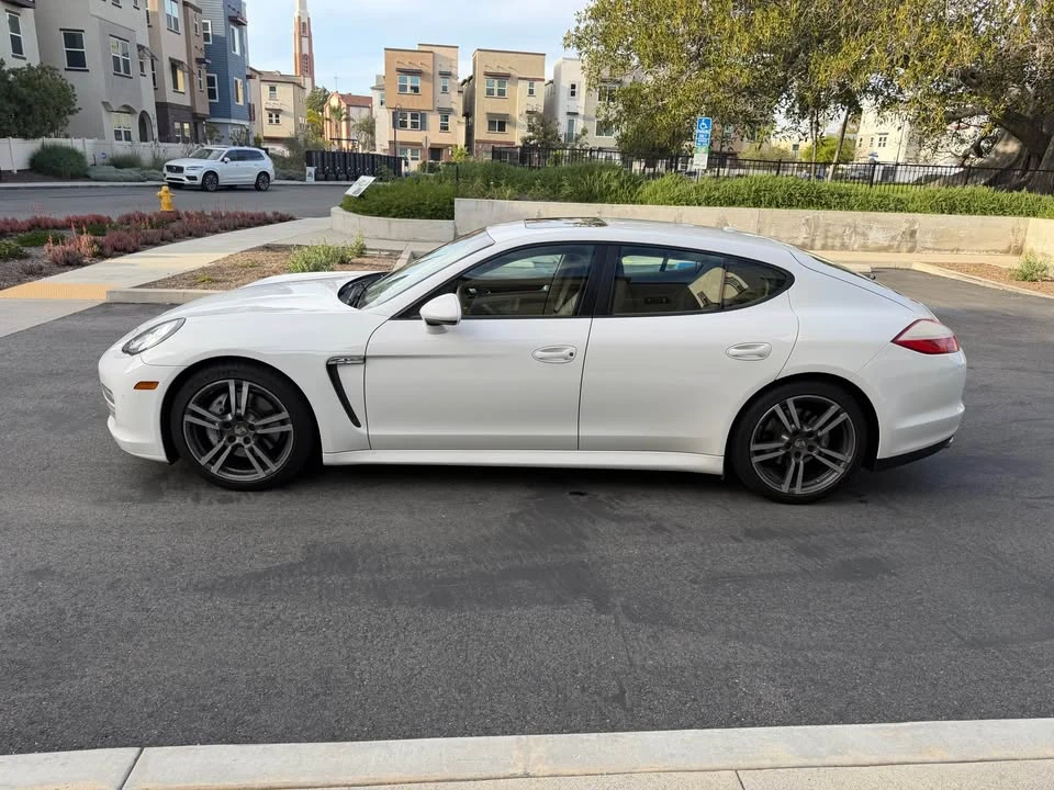 2011 Porsche 970 Panamera 4S - Image 4 of 15