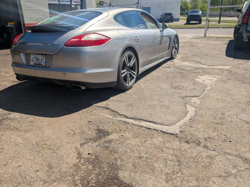 2011 Porsche 970 Panamera 4S - Image 4 of 11